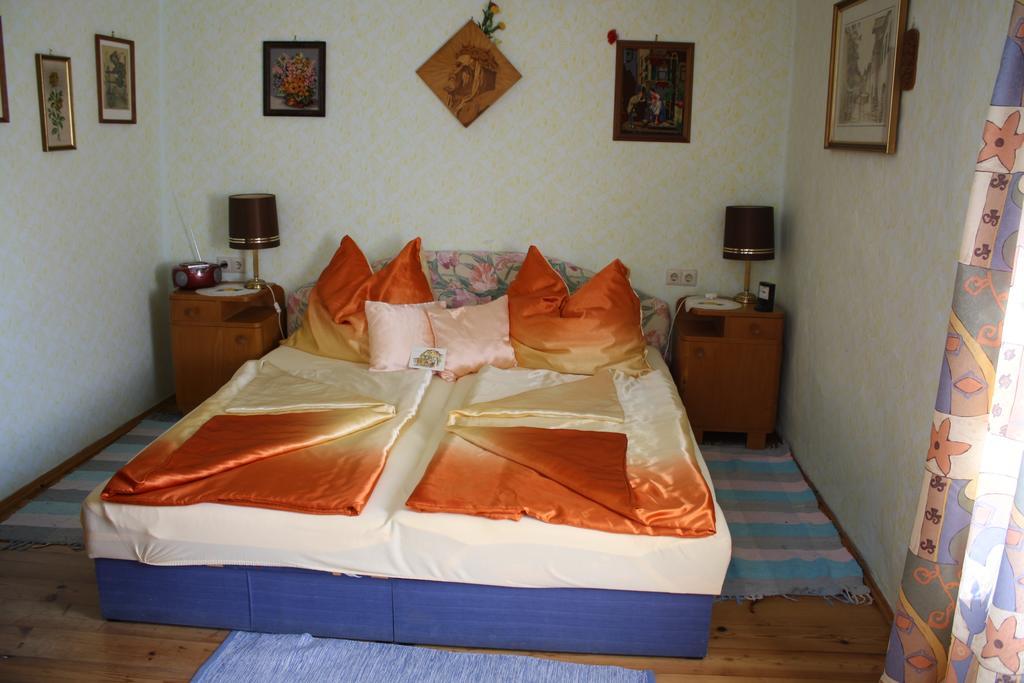 Weinbau-Gaestezimmer Martin Und Eva Maria Jamek Weissenkirchen in der Wachau Bagian luar foto